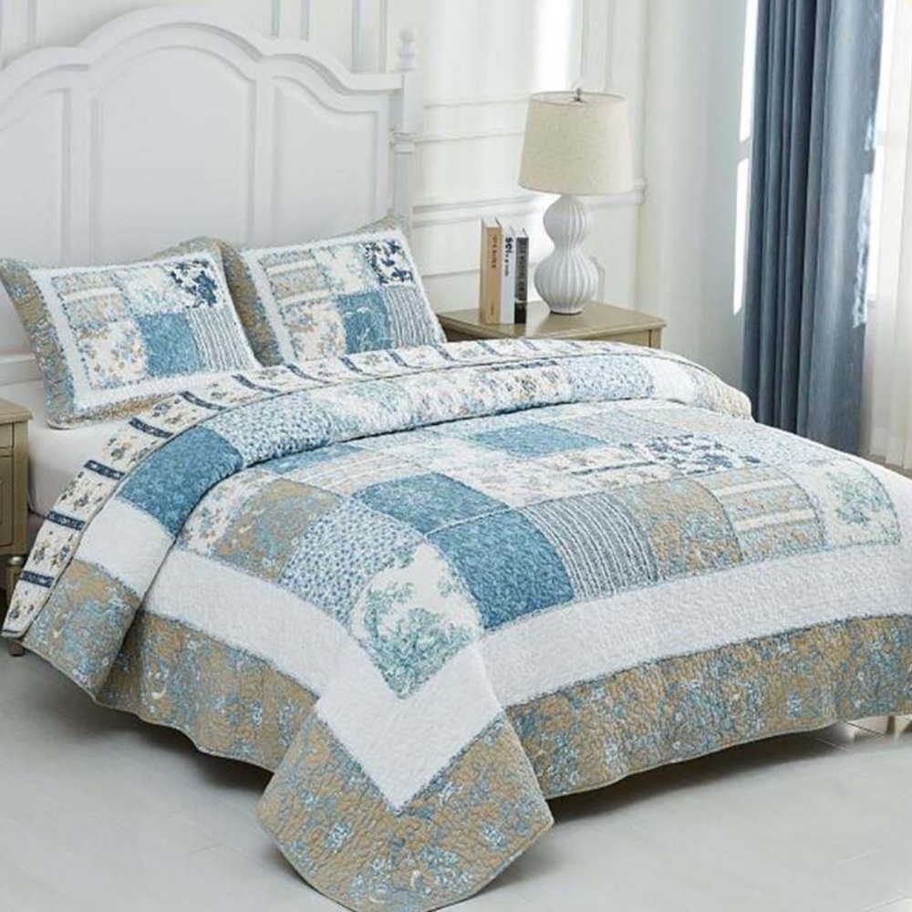 Like New King Sized Charlotte Pieced Quilt from Cracker Barrel